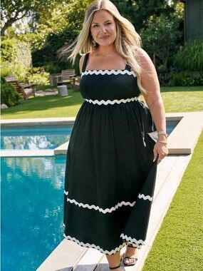 Belle Isle Hi-Low Babydoll Dress in Deep Black